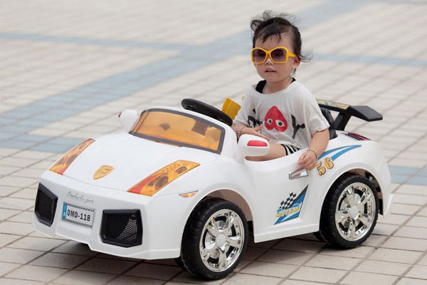 Lựa chọn xe ô tô phù hợp với độ tuổi của bé
