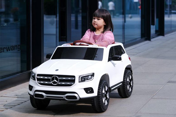 Chọn xe ô tô điện trẻ em Mercedes phù hợp với độ tuổi của bé