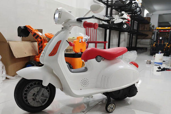 Để hoàn thành một chiếc xe máy điện trẻ em cũng khá đơn giản
