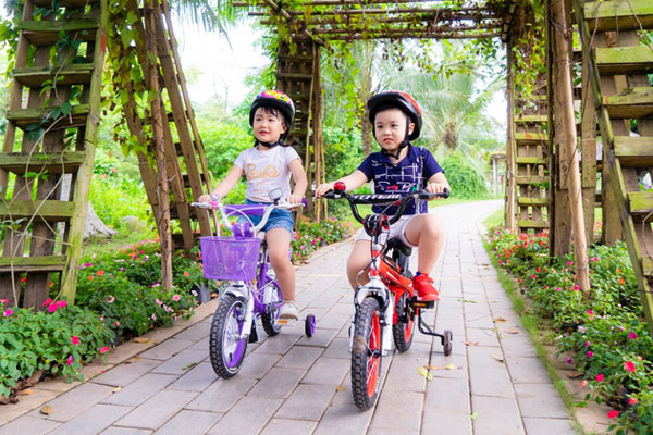 Luôn đội mủ bảo hiểm cho trẻ khi sử dụng xe đạp