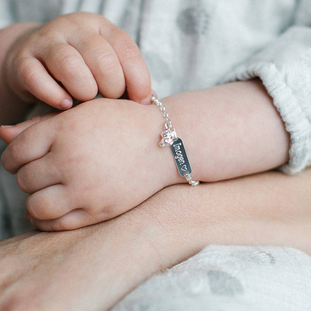 Những chiếc vòng tay, vòng chân xinh xắn làm quà sinh nhật cho bé gái 1 tuổi