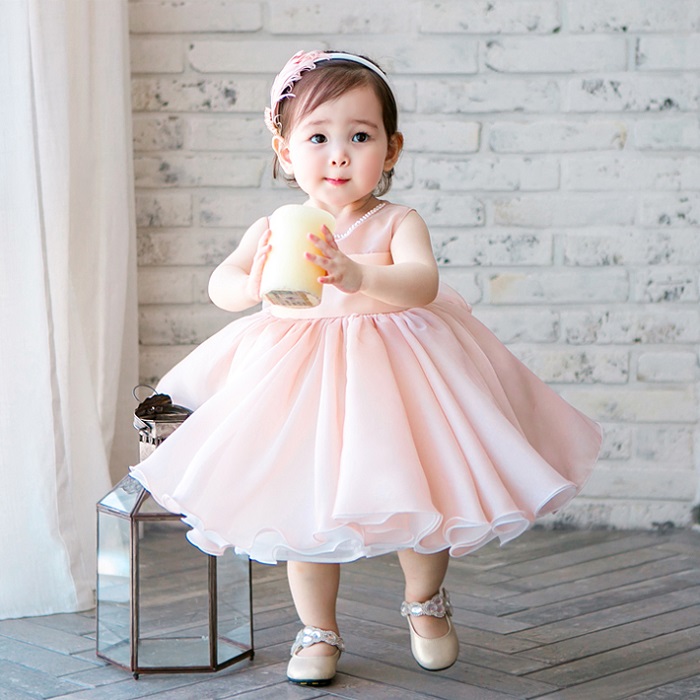 Những chiếc váy thời trang là món quà ý nghĩa cho bé gái 1 tuổi