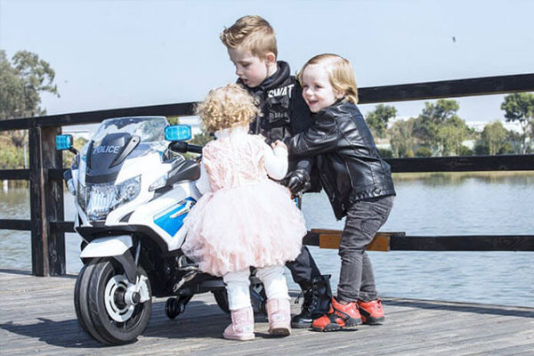 Xe máy điện trẻ em được thiết kế phù hợp với cả bé trai và bé gái