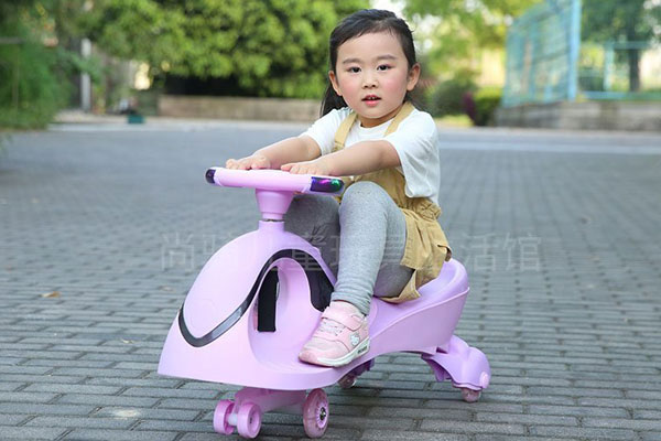 Xe lắc tay XL8098 được thiết kế thông minh phù hợp cho bé từ 1-6 tuổi