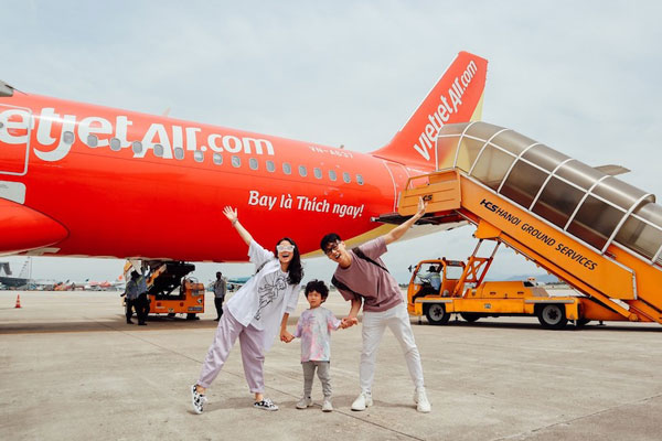 Hãng hàng không Vietjet cũng cho phép mang xe đẩy trẻ em lên máy bay