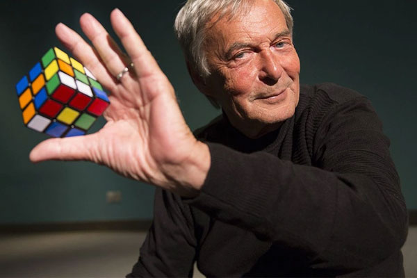 Ernő Rubik là cha đẻ của món đồ chơi này