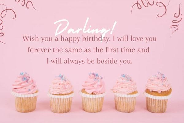 Thiệp chúc mừng sinh nhật crush bằng tiếng Anh: chữ Darling trên nền hồng và hàng bánh cupcake