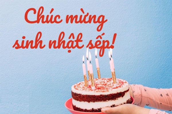 Chúc mừng sinh nhật sếp: chữ đỏ trên nền xanh và bánh kem nhung đỏ cắm nến