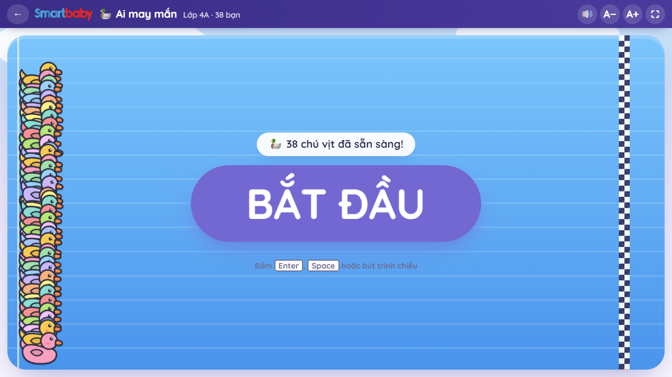 Hồ nước với 38 chú vịt nhiều màu xếp ở vạch xuất phát, vạch đích ca rô và nút BẮT ĐẦU ở giữa