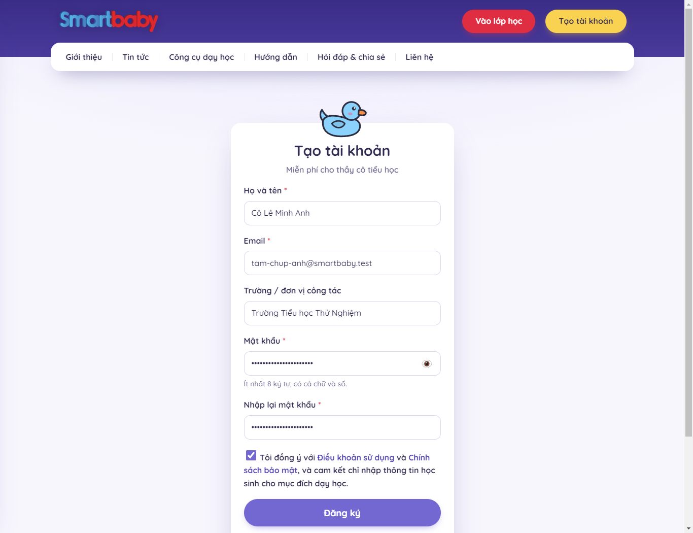 Mẫu đăng ký đã điền họ tên Cô Lê Minh Anh, email, trường, mật khẩu và đã tích ô đồng ý điều khoản